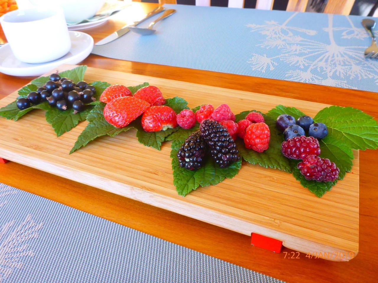 Fran And Frankie'S Bed & Breakfast Luggate Екстер'єр фото